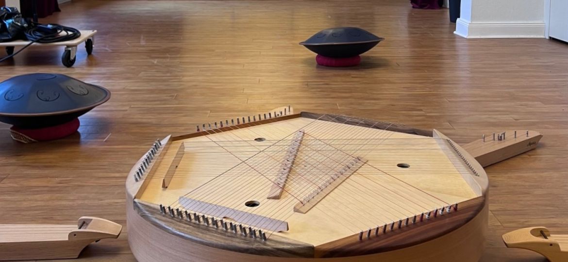 Musikinstrumente im Theatersaal