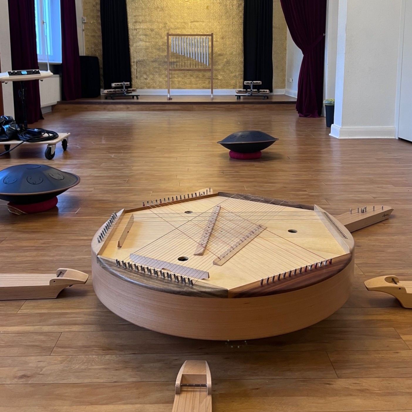 Musikinstrumente im Theatersaal