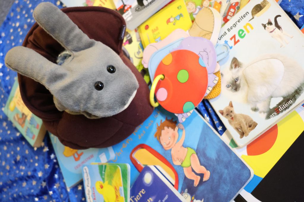Pappbilderbücher und Plüschtier